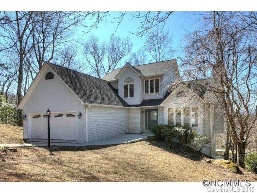 Spacious, light and bright contemporary-must see to appreciate all the remodeling. NEW: flooring, carpeting, interior painting, kitchen w/gorgeous cabinets, granite countertops, ss appls, baths updtd & more. WOW-So much space! Cathedral ceilings in living rm, master on main, lwr lvl has huge family rm w/built-ins, bathrm, bonus rm w/closet-could be ofc/den/guest rm. Open sitting/ofc area on 2nd flr. $50. month HOA fee includes private water