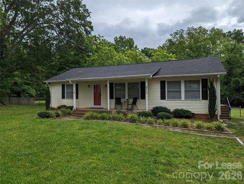 Photo of 311 Hillcrest Drive, Huntersville, NC 28078 (MLS # 4378775)