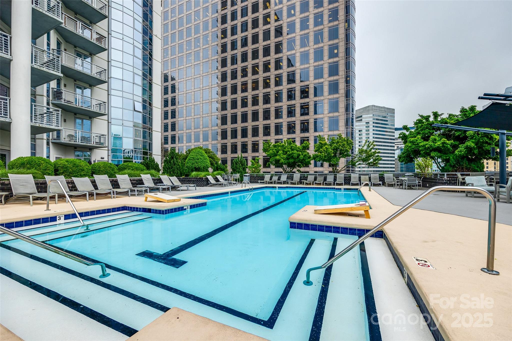333 W Trade Street 800