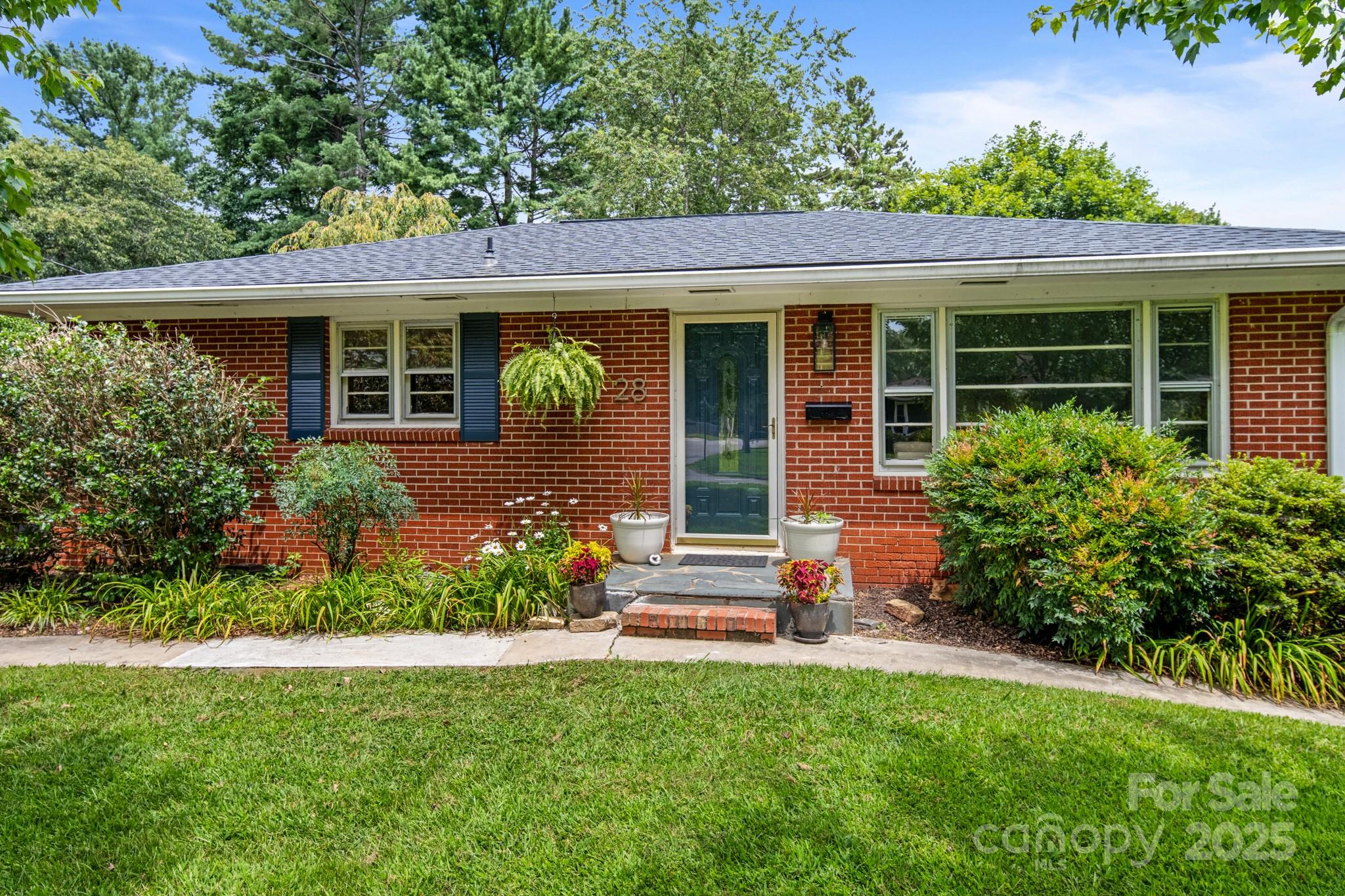 28 Woodgate Road