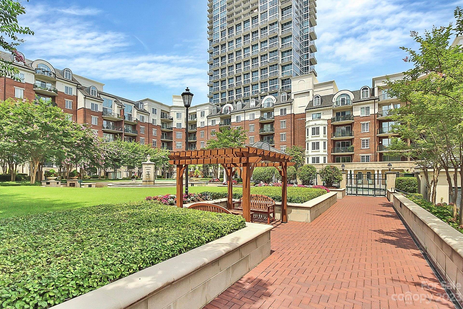 Fifth And Poplar - Residential