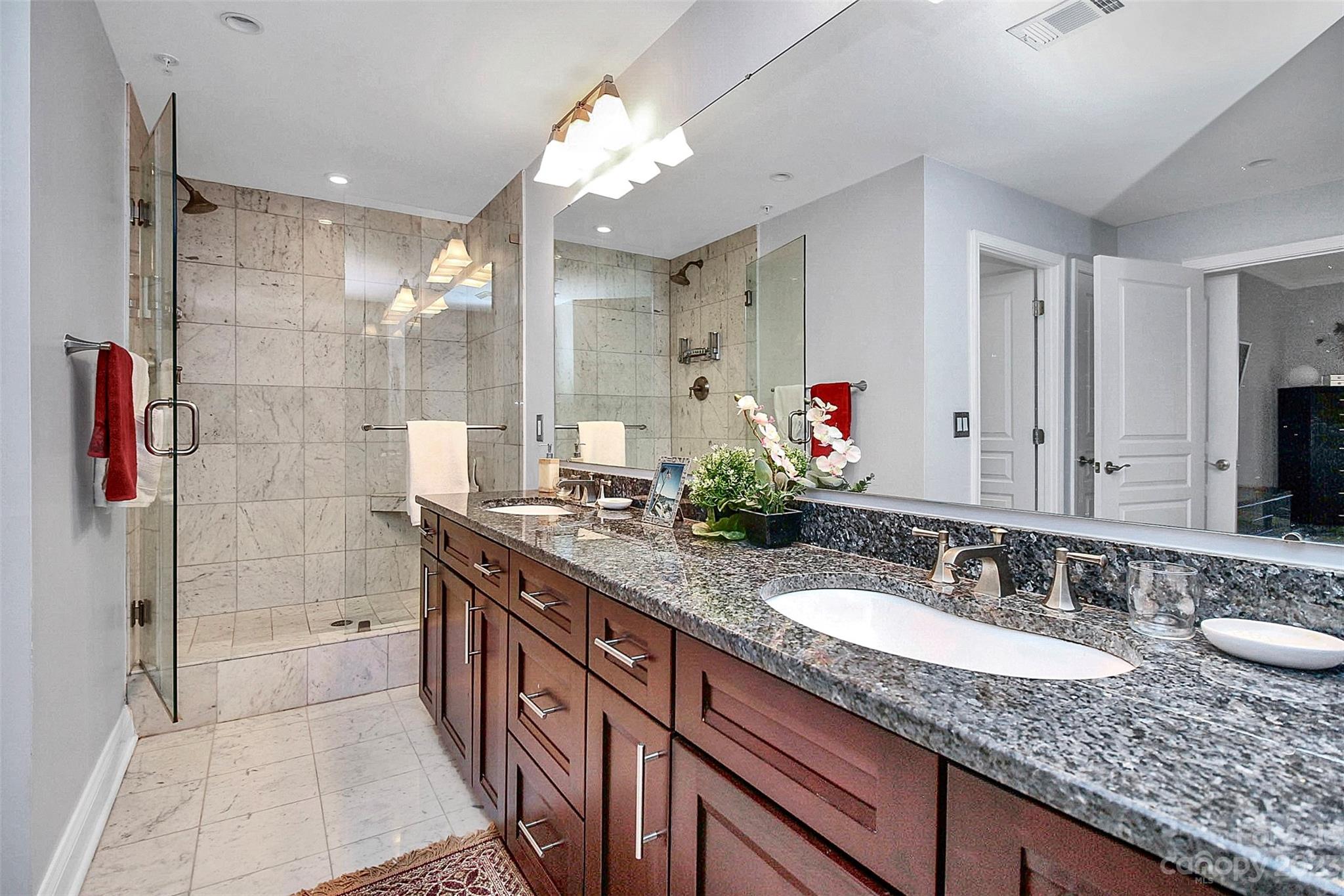 Fifth And Poplar - Residential