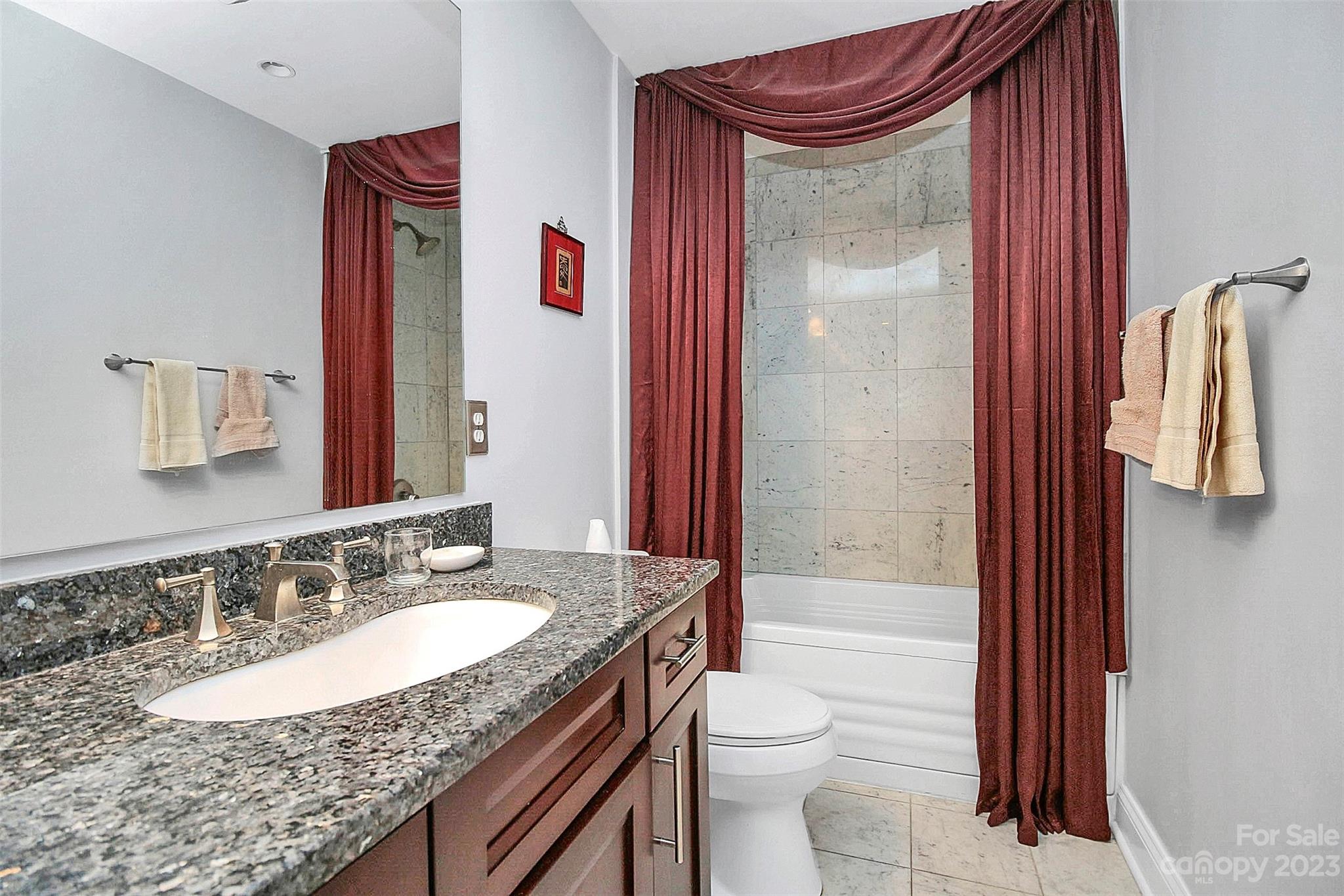 Fifth And Poplar - Residential