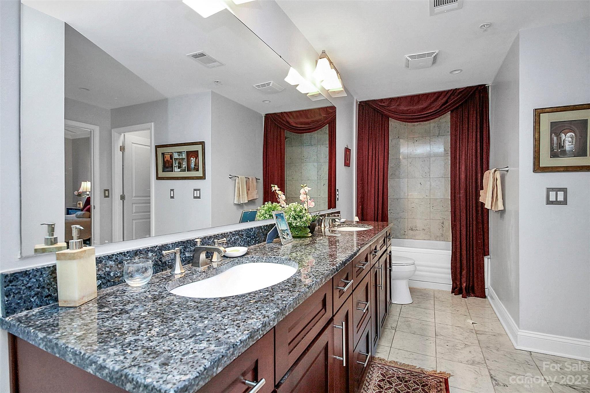 Fifth And Poplar - Residential