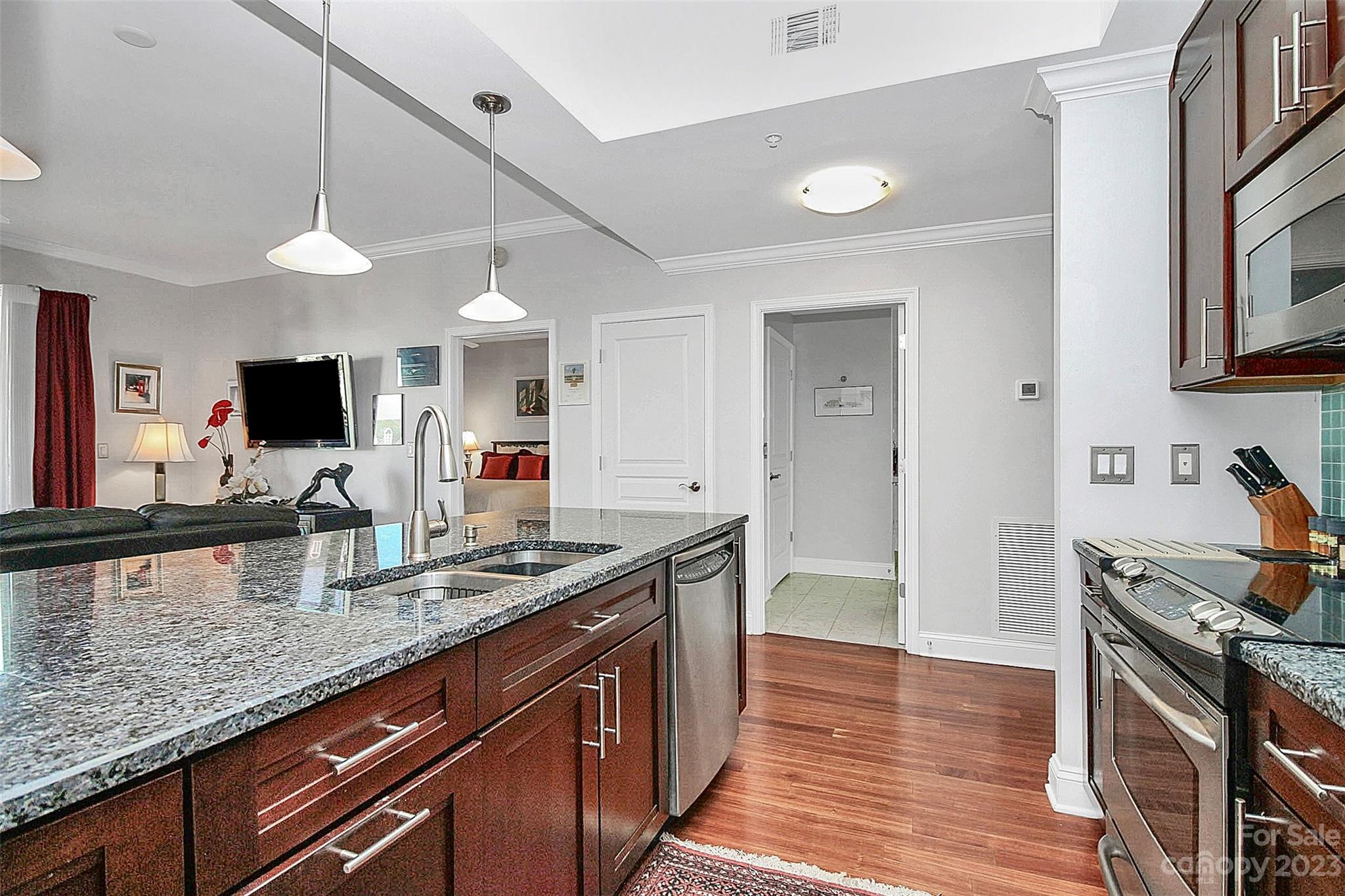 Fifth And Poplar - Residential