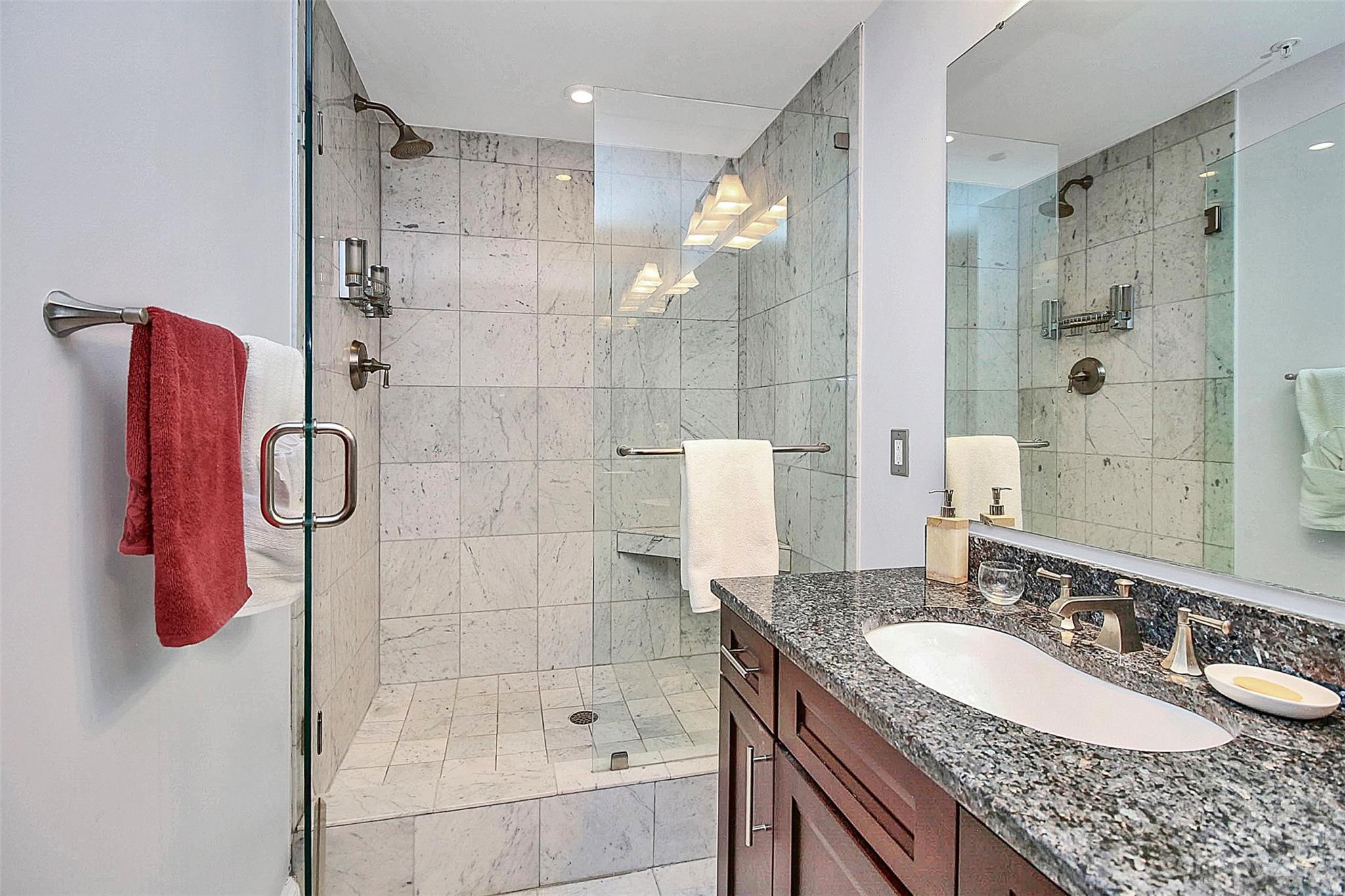 Fifth And Poplar - Residential