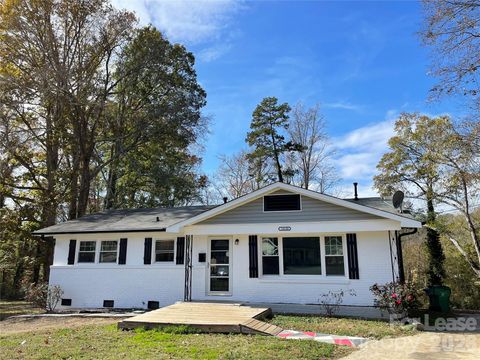 Photo of 1430 Rollingwood Drive, Charlotte, NC 28217 (MLS # 4354939)