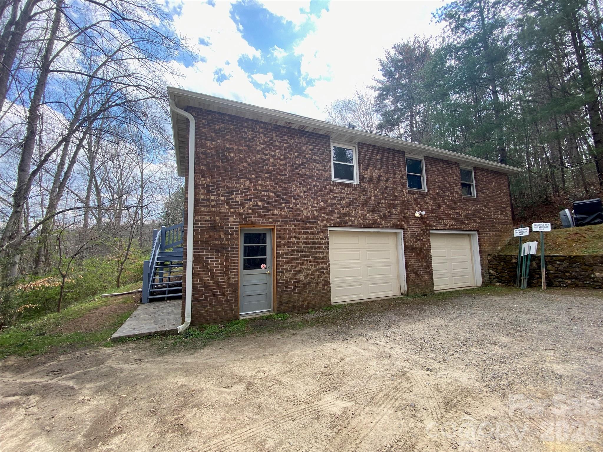 23 Old Farm School Road