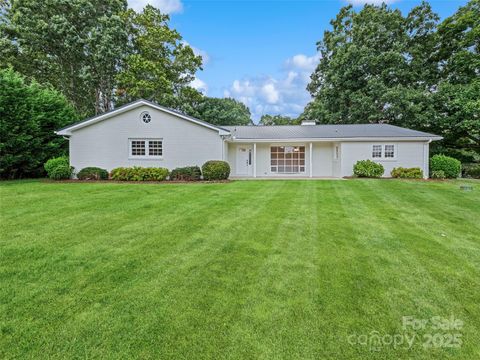 106 Whispering Hills Drive Hendersonville NC 28792
