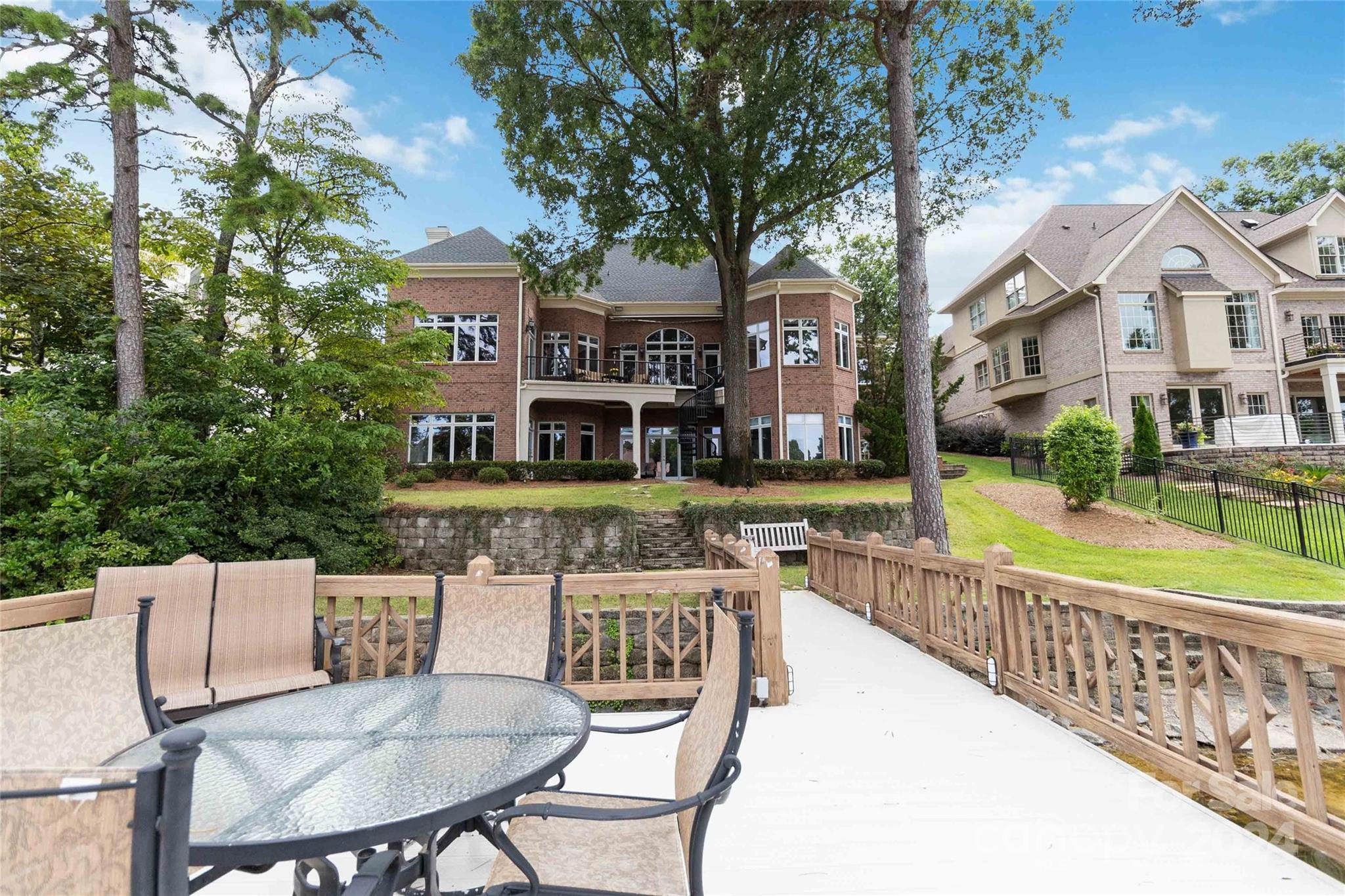 The Peninsula - Residential