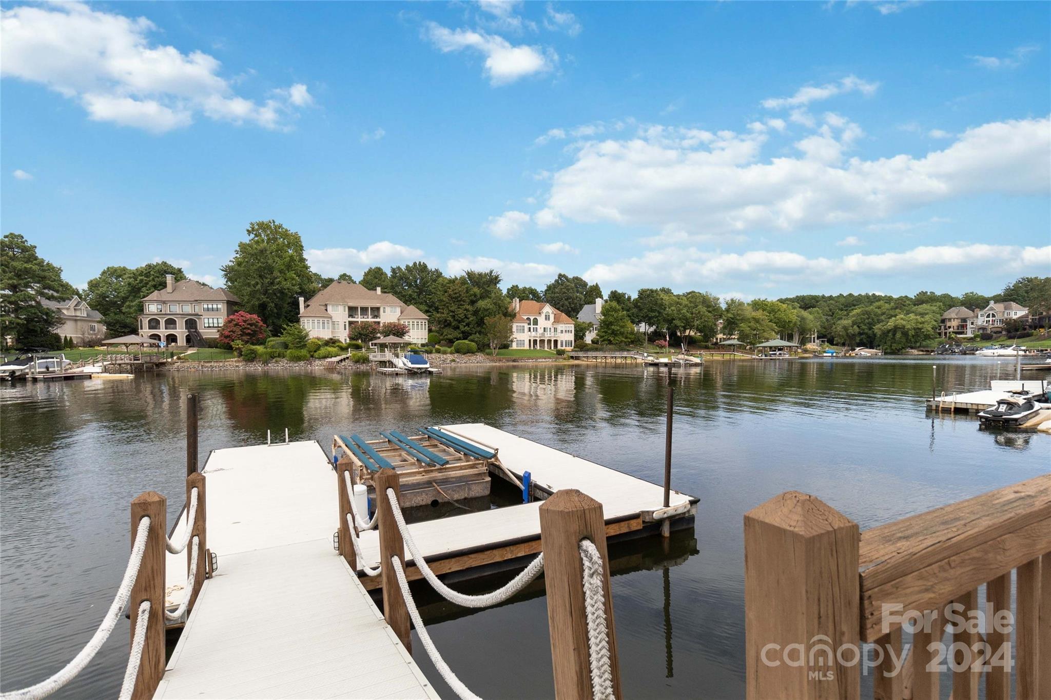 The Peninsula - Residential