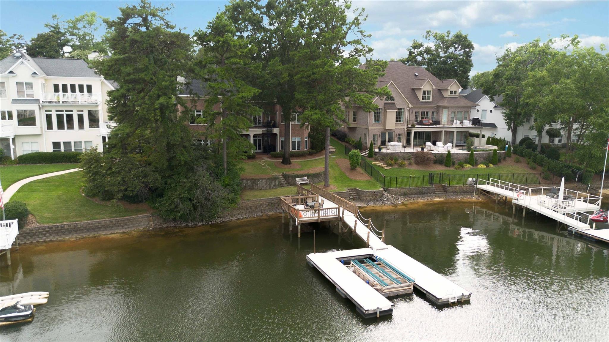 The Peninsula - Residential