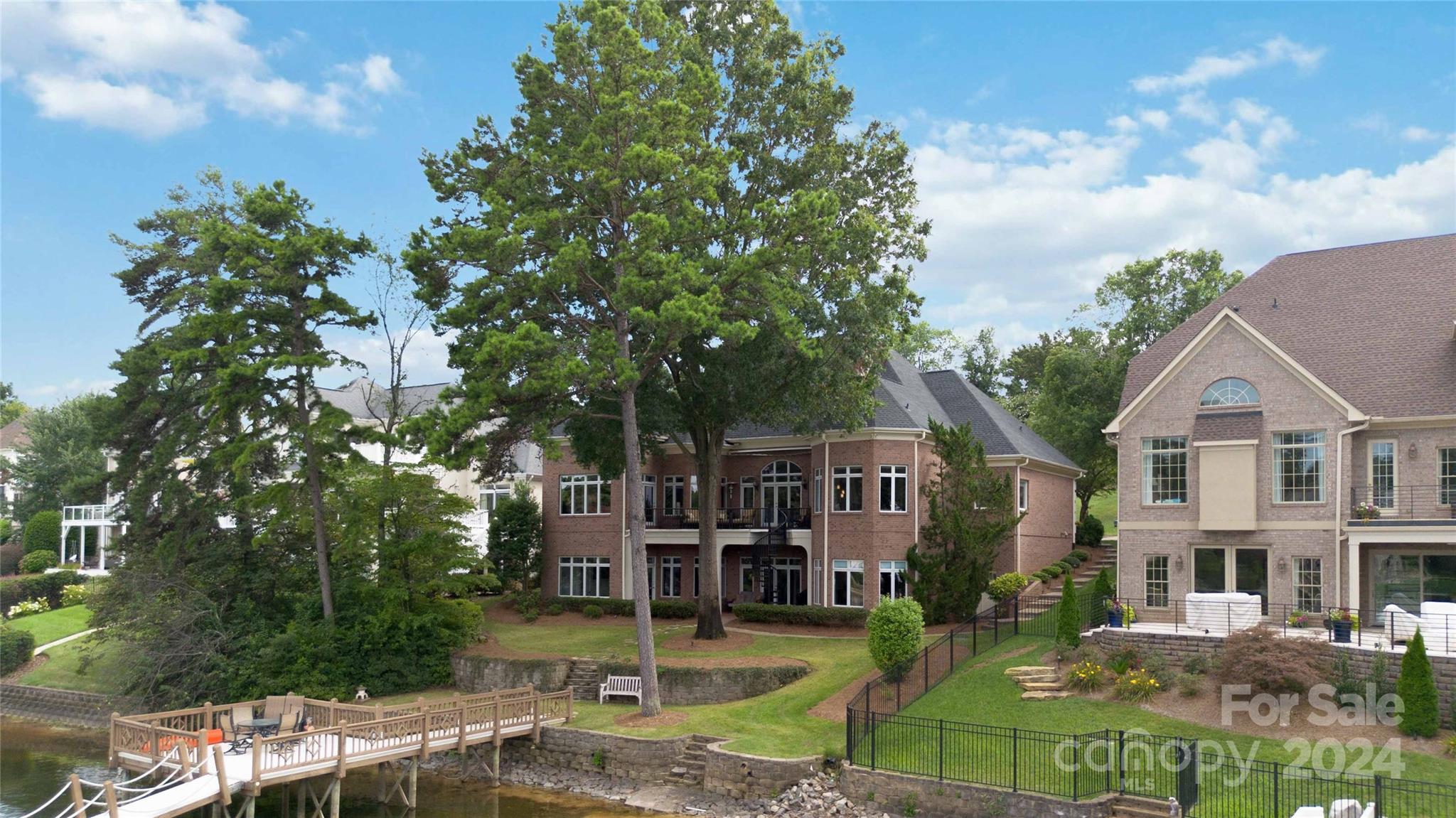 The Peninsula - Residential