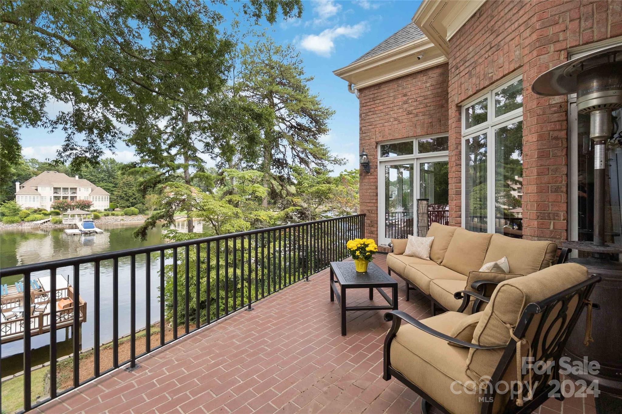 The Peninsula - Residential