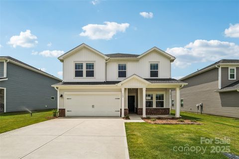 Photo of 2118 Sunflower Circle, Newton, NC 28658 (MLS # 4282418)
