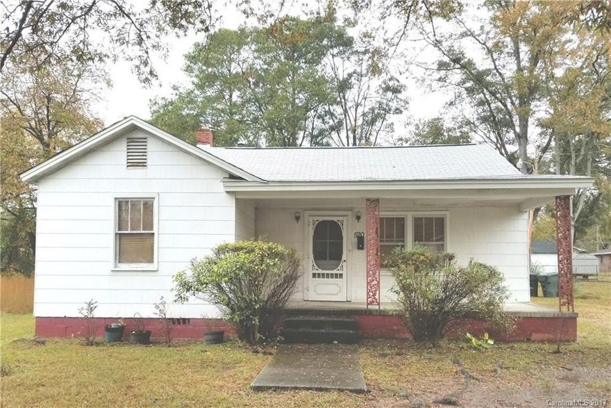 This 2B/1Ba with a covered front porch is located just minutes from downtown.  It is a fixer upper with a great rental history.  This will make a great investment property or first time home.