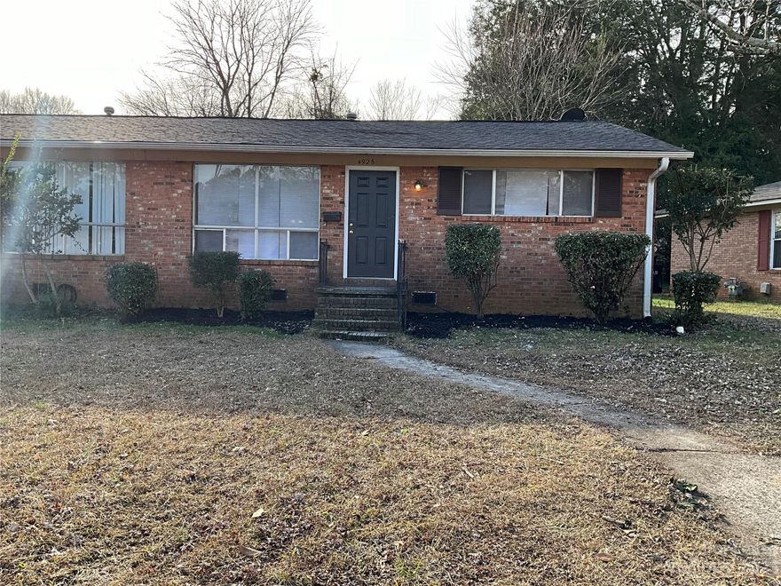 Welcome home to this charming two bedroom, 1 bathroom brick duplex located in a desirable are of Charlotte. This home boasts a desirable floorplan in a quiet area, and has been very nicely updated! Contact us today for a viewing. When applying to our properties, tenant agrees to accept the property in presented conditions as-is. If not viewed prior to accepting tenancy, tenant agrees to accept the conditions as-is.