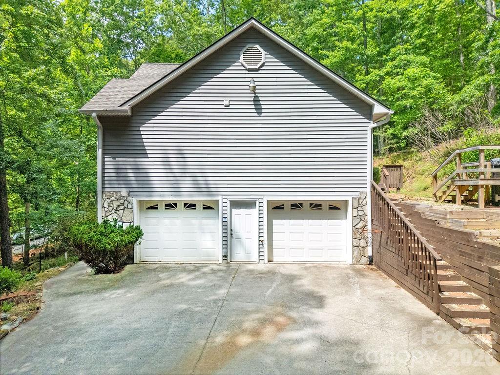 144 Lakeland Drive