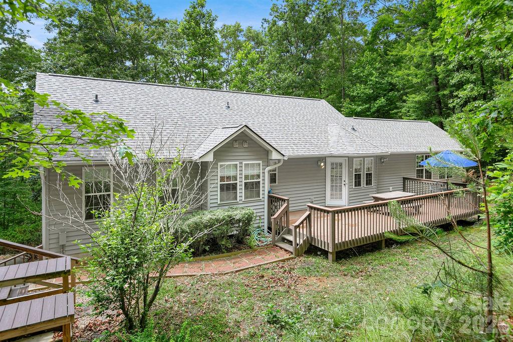 144 Lakeland Drive