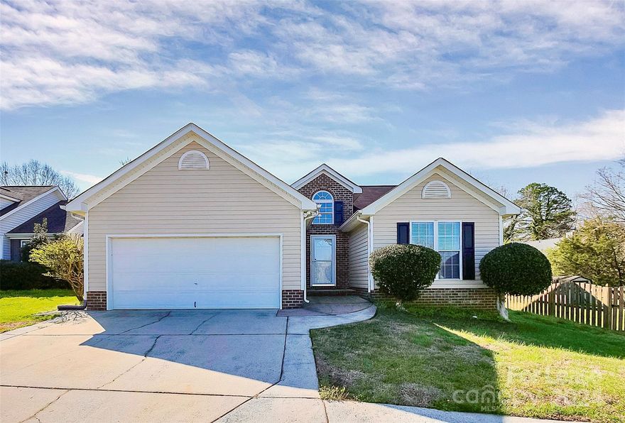 Don't miss out on this spacious 3BD/2BA ranch home in the Habersham community of Matthews. Open living area with vaulted ceiling. Brand new, stainless steel appliances including gas range, in kitchen. Fresh, neutral paint throughout. Primary bedroom featuring trey ceiling, walk-in closet and en suite bathroom with garden tub and separate glass door shower. Attached two-car garage leads to circular drive-way in quiet cul-de-sac lot. Schedule a viewing today!

Pets: Non-refundable Pet Fee of $250/pet + monthly Pet Rent of $20/pet