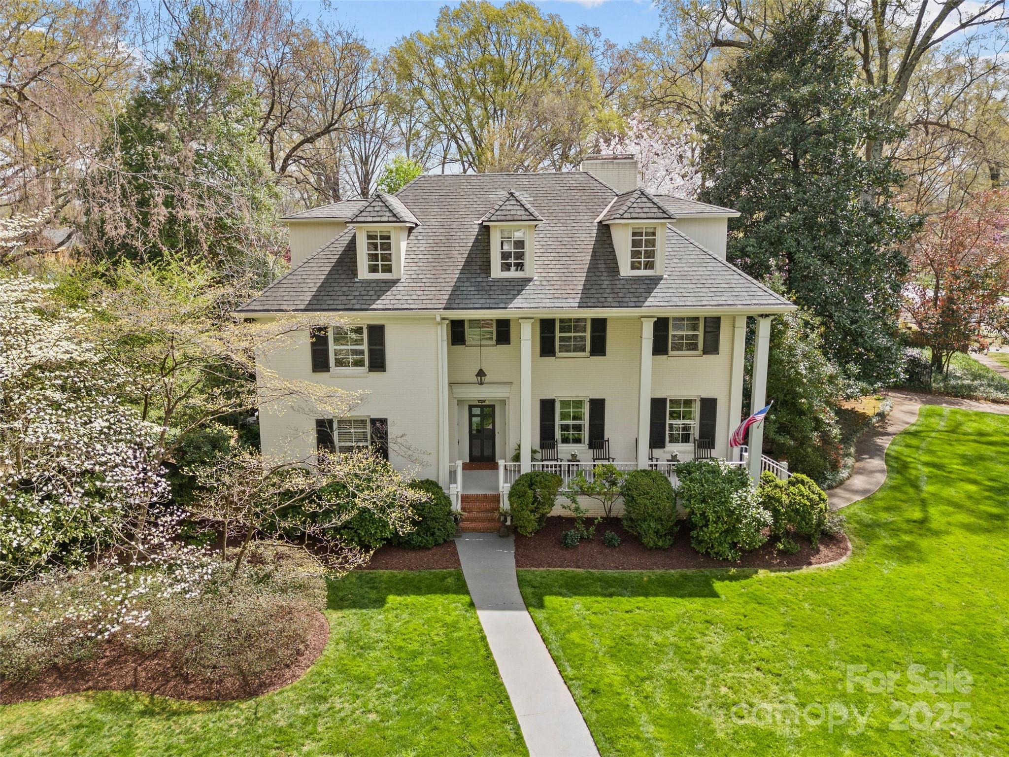 1579 Queens Road W