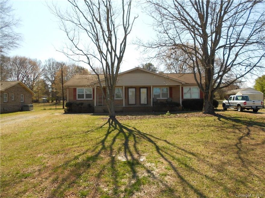 ONE OF THE FEW DUPLEXES BUILT IN HARRISBURG/ ALL BRICK W/ 2 BEDROOMS/ 1 FULL BATH/EAT IN KITCHEN/DEN/ ENCLOSED BACK PORCH PLUS FULL FRONT PORCH/ NEWER WINDOWS INSTALLED/1031 SIDE HAS NEW GAS PACK(2016) / LARGE LEVEL LOT/ HAS BEEN SOLID RENTAL PROPERTY OVER # OF YEARS !!!
IDEAL TO RENT OUT OR LIVE IN ONE SIDE /RENT OUT THE OTHER FOR $$$ FLOW !! DO NOT DISTURB
CURRENT TENANTS/NO DRIVE BYS UP TO THE PROPERTY/ SHOWN BY APPOINTMENT ONLY