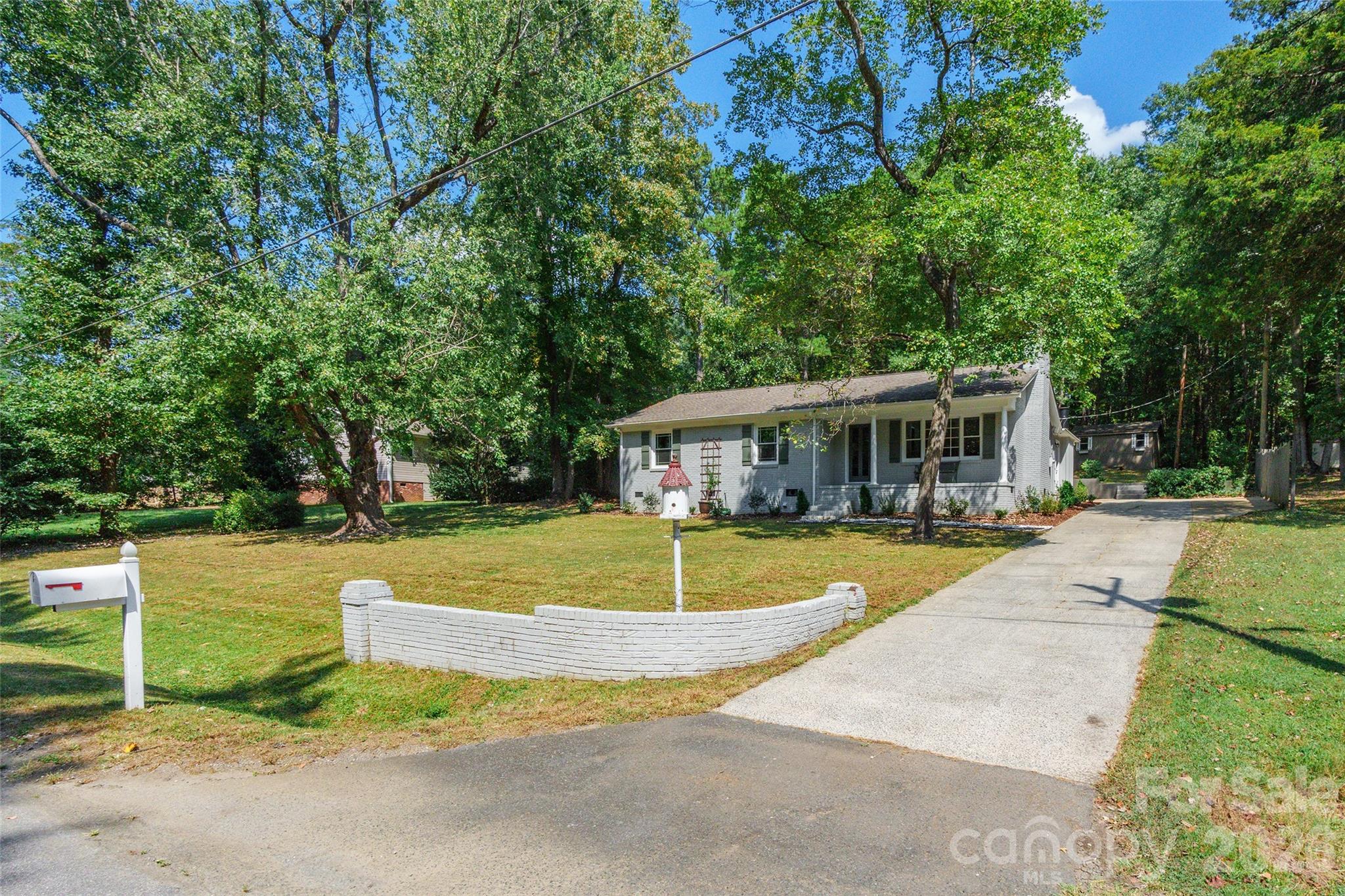 2832 Forest Hills Circle