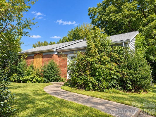 2636 DALECREST DR, CHARLOTTE, NC 28269 - Image 7b3ccdf6863be5644a09c7bb76f3680f/418517523