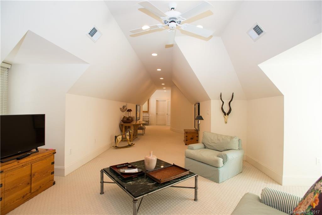 The Peninsula - Residential