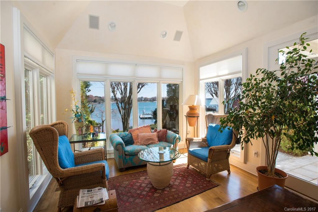 The Peninsula - Residential