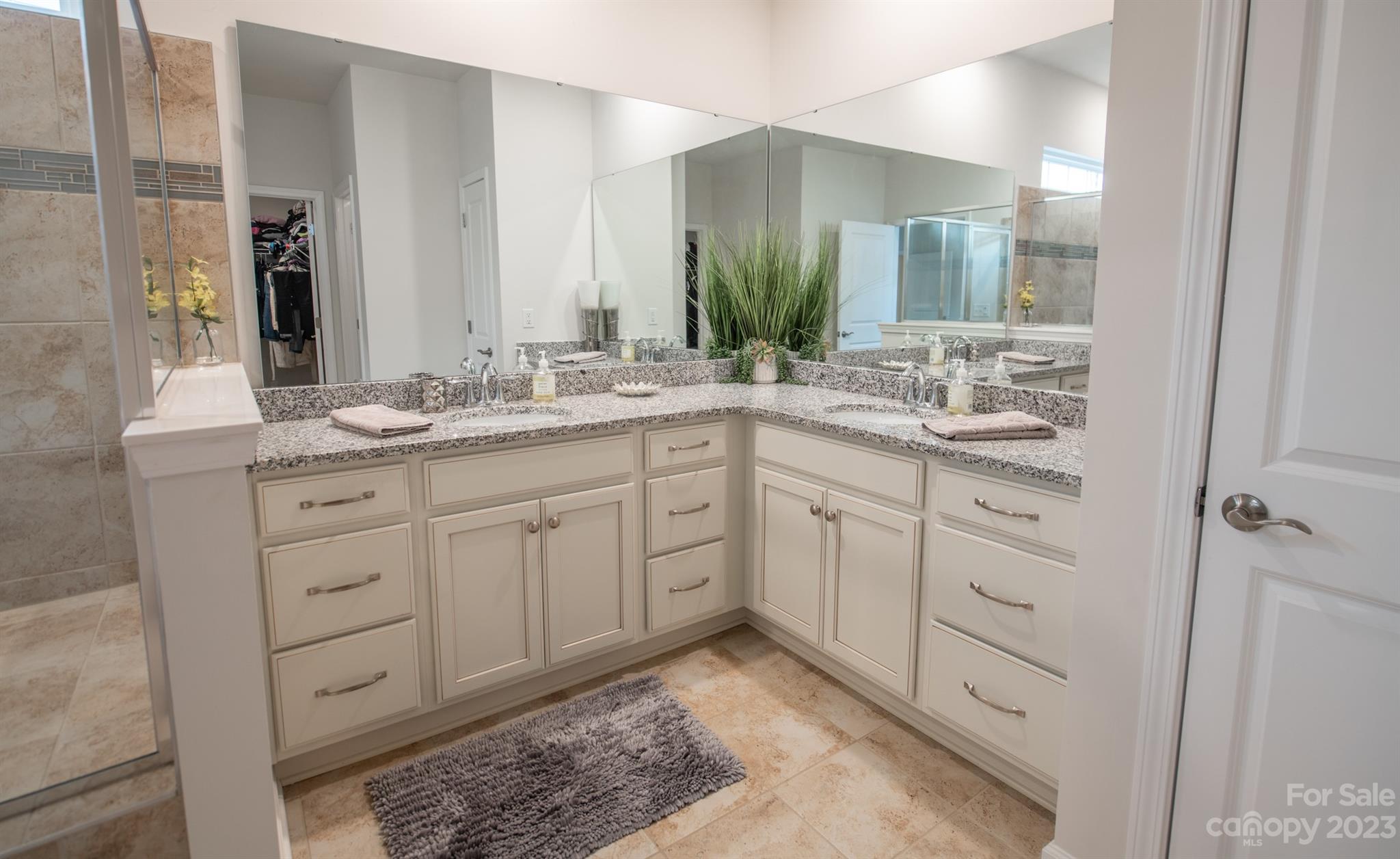 Imagery On Mtn Island - Residential