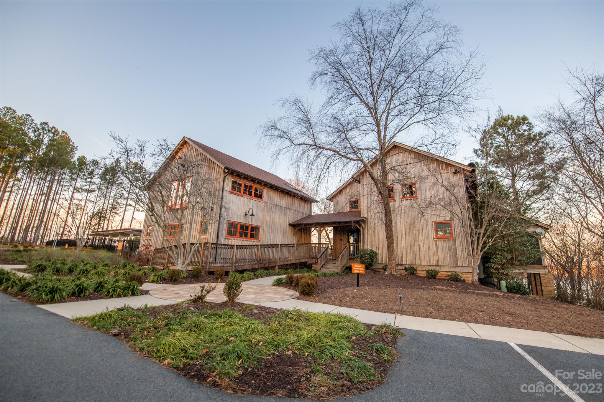 Imagery On Mtn Island - Residential