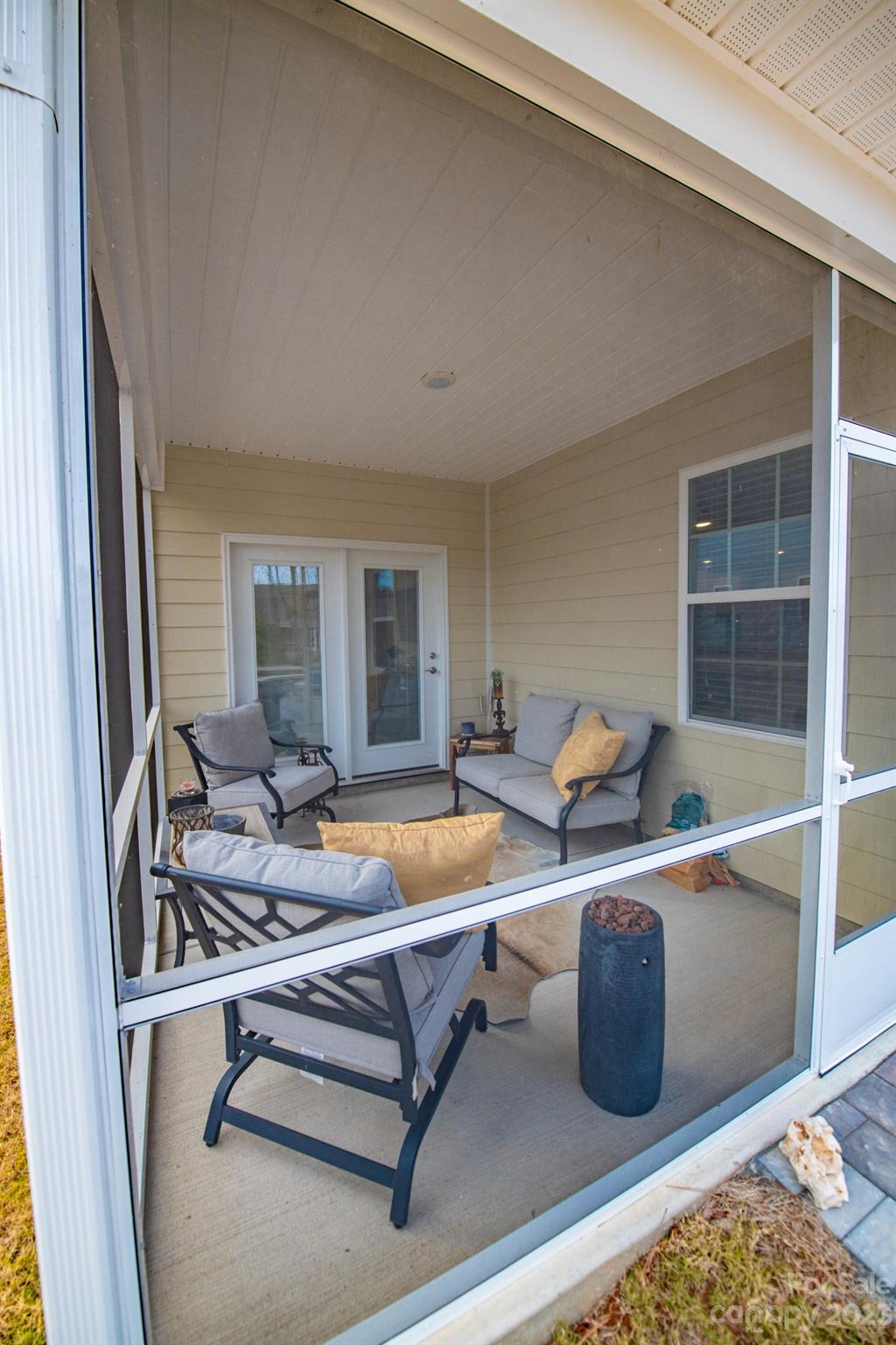 Imagery On Mtn Island - Residential