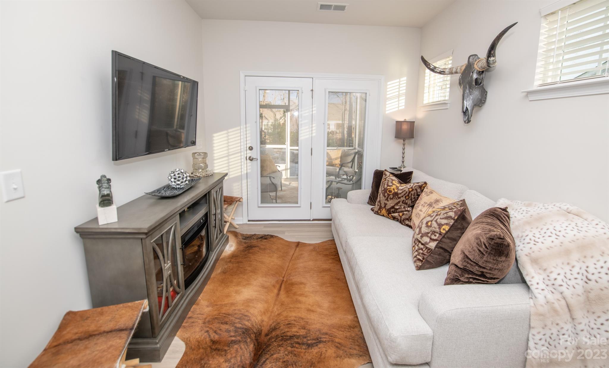 Imagery On Mtn Island - Residential