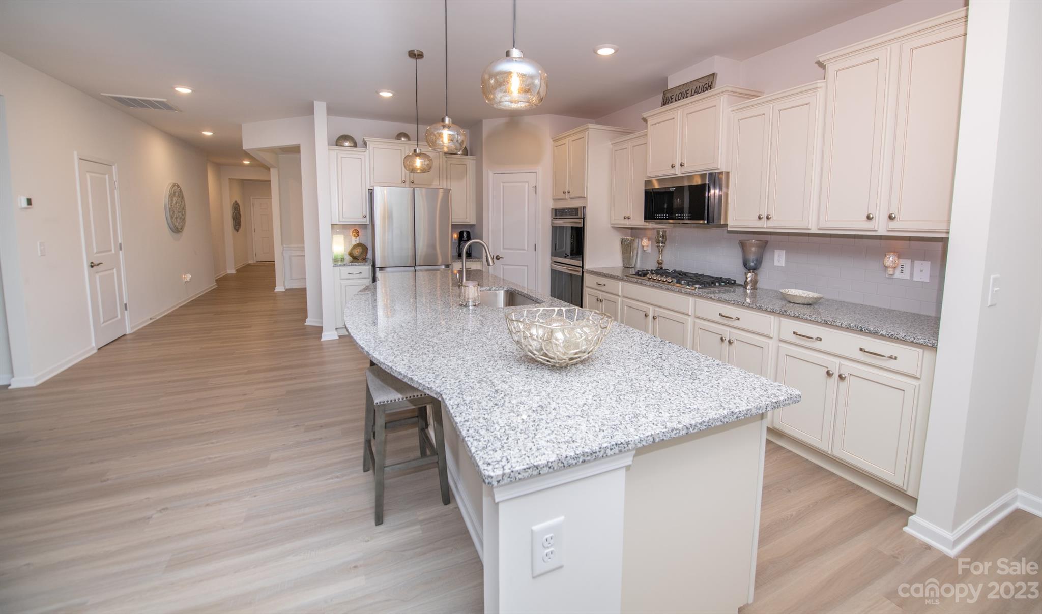 Imagery On Mtn Island - Residential