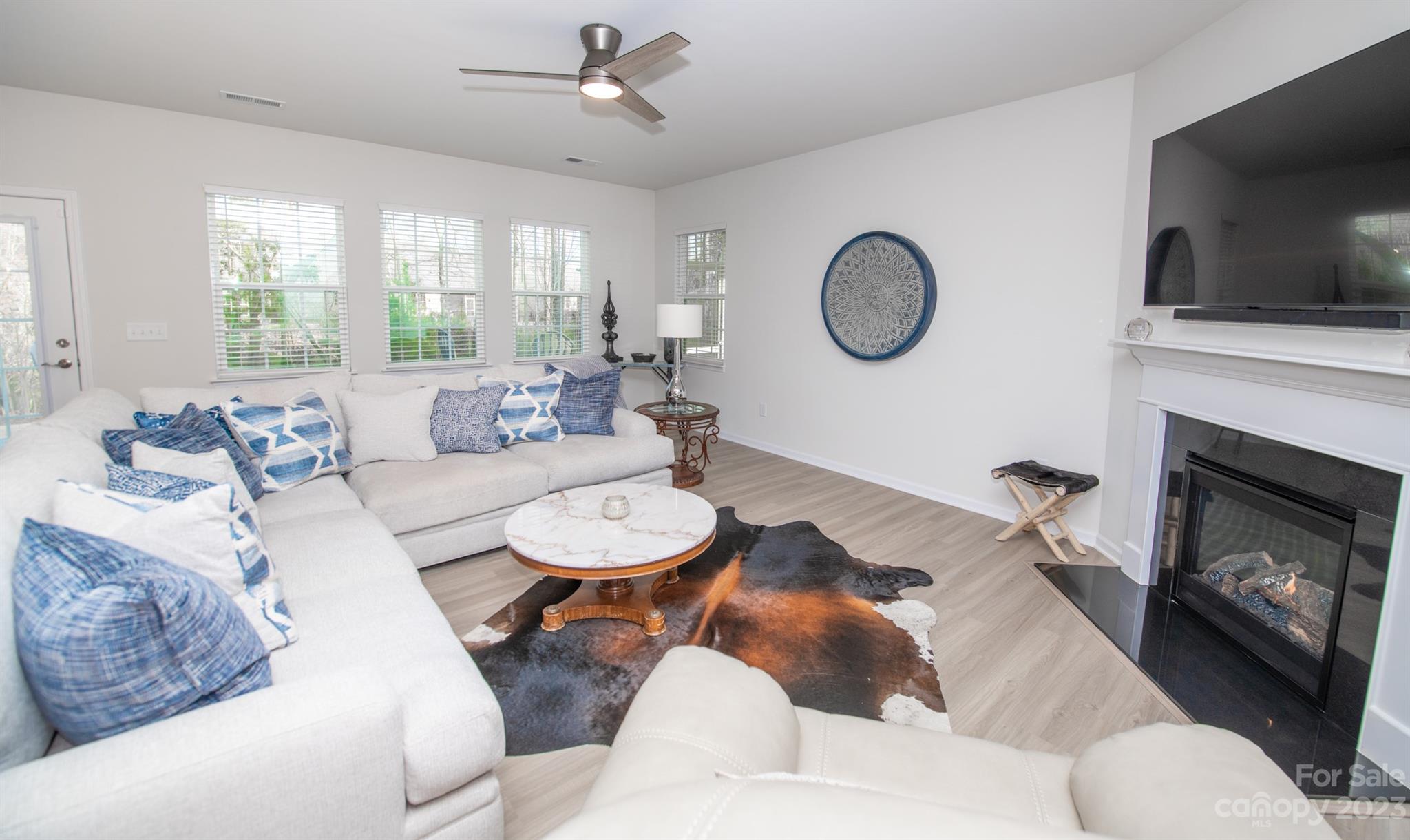 Imagery On Mtn Island - Residential