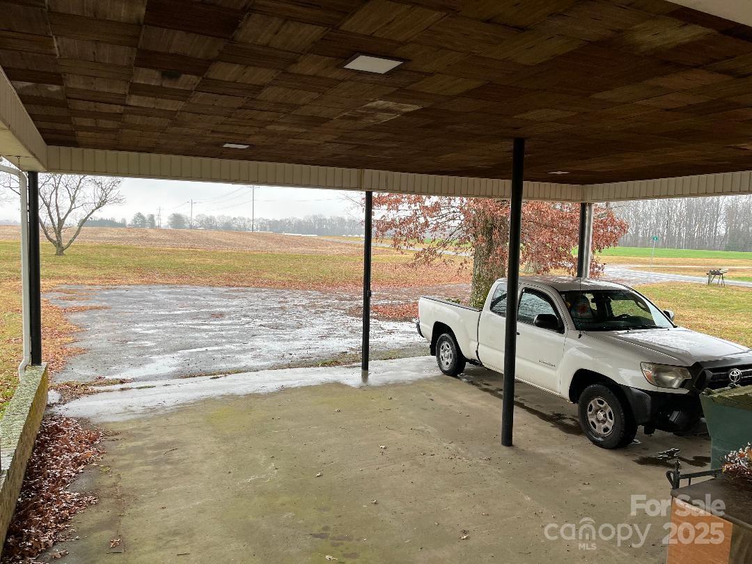 526 W Houstonville Road W 2