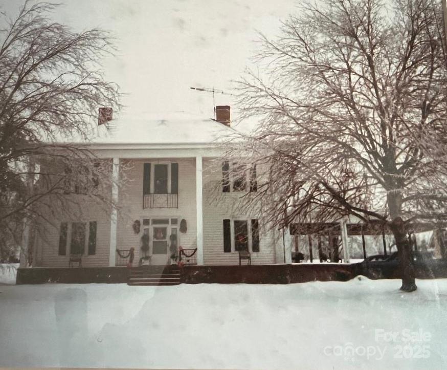 526 W Houstonville Road W 2