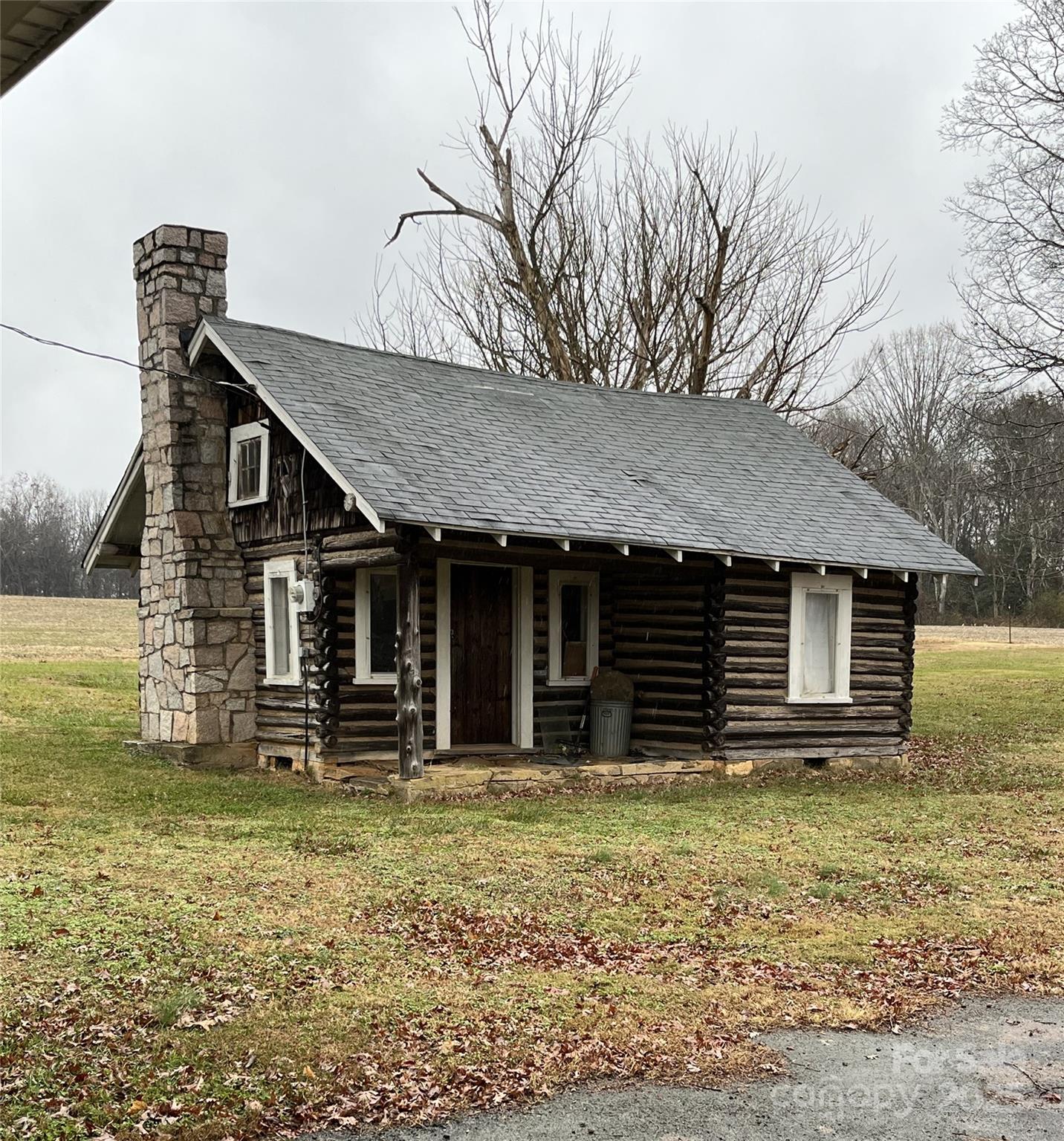 526 W Houstonville Road W 2