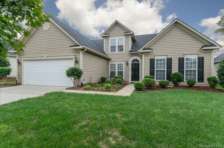 Beautiful home with Master BR on main floor. This home shows like a model! Nice laminate hardwoods throughout main living areas including Master BR. Open floor plan w/ kitchen overlooking the living room, breakfast, and large sun room. Corian counter tops in kitchen w/ tile back splash. Formal Dining Room and nice bright Sun Room! Large 4th bedroom or bonus upstairs with full bathroom. Flat fenced back yard. Fort Mill Schools. Close to I-77. Don't miss it!