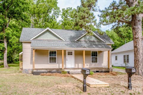 Photo of 421 N Oakland Avenue, Statesville, NC 28677 (MLS # 4394374)