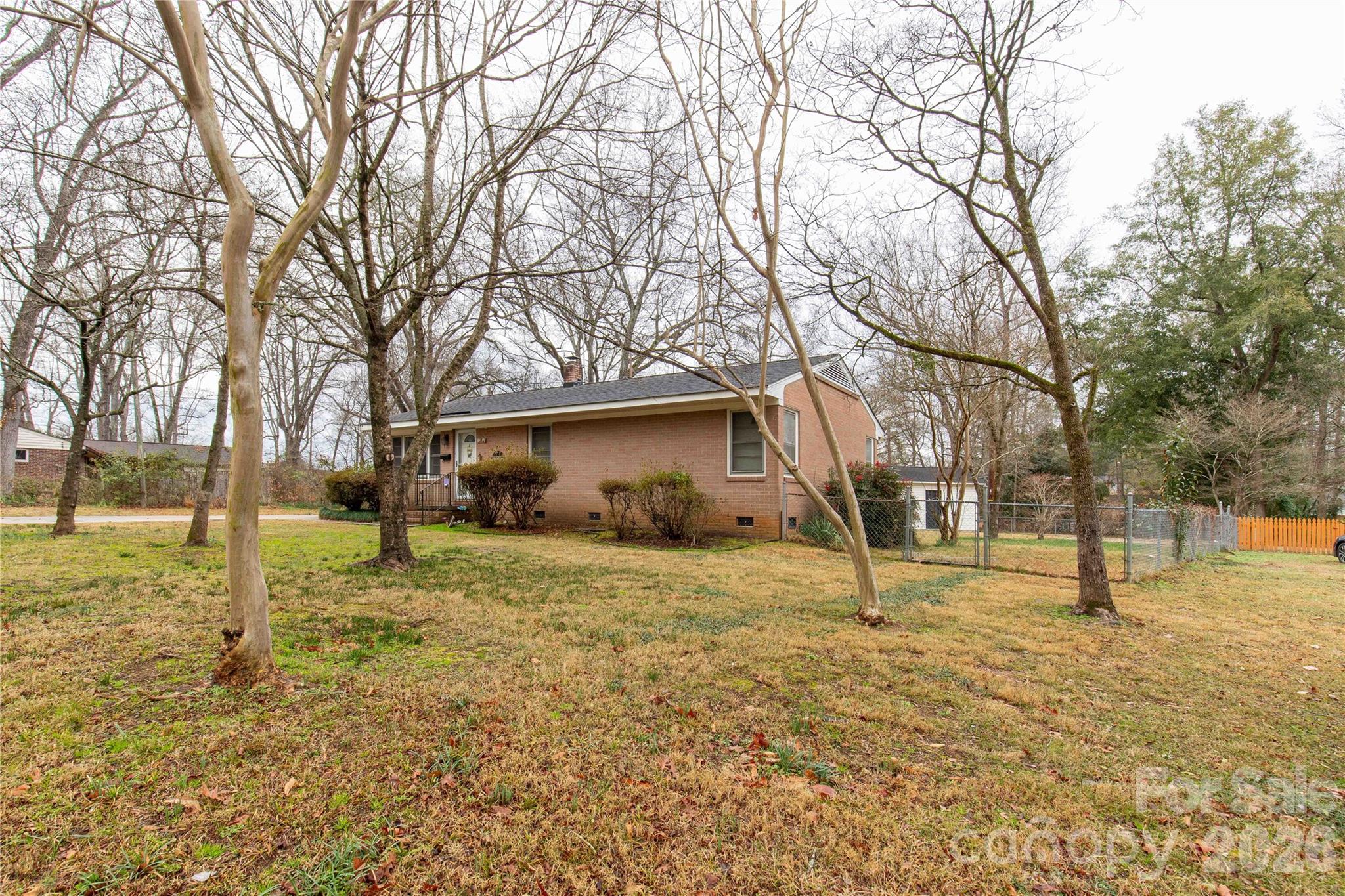 401 N Woodland Drive