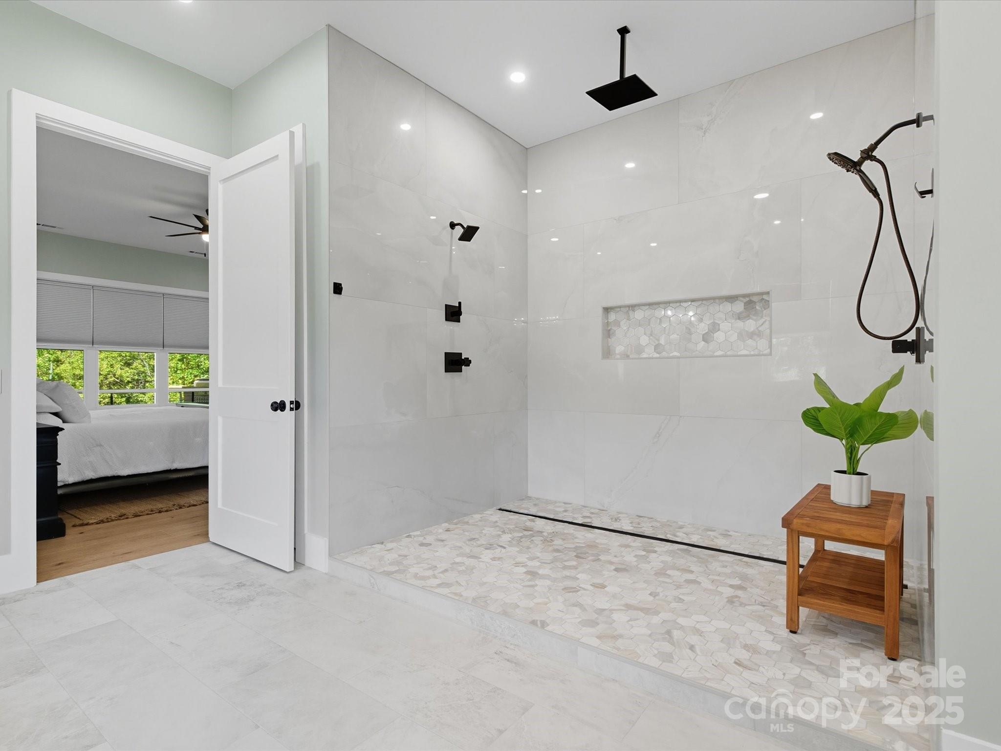 1070 Saddle Back Lane