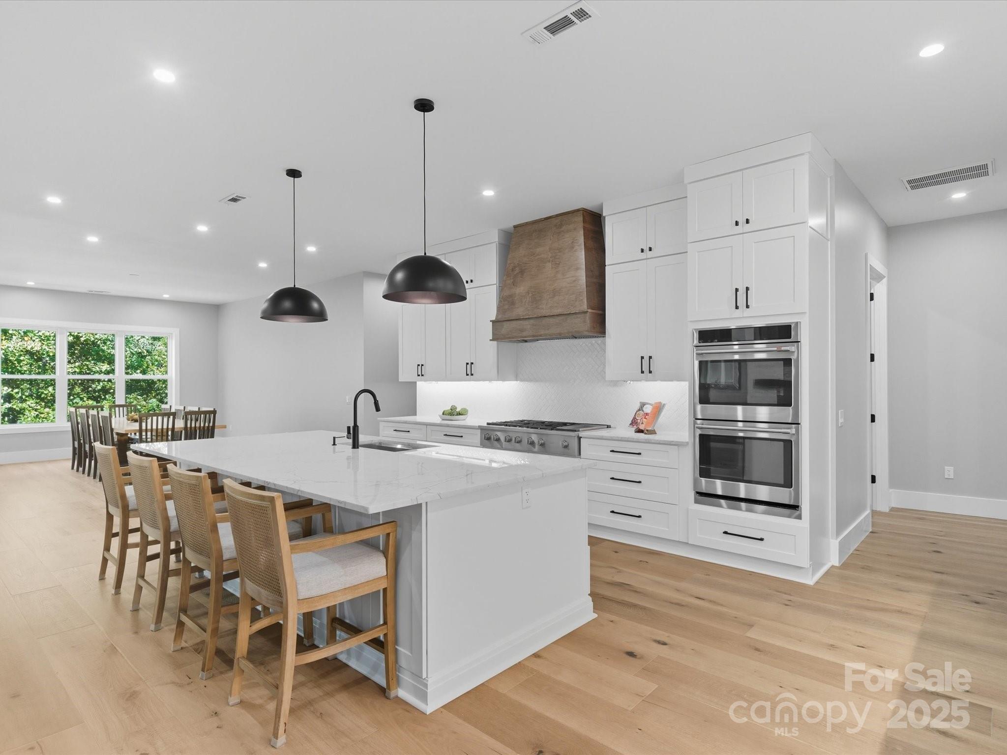 1070 Saddle Back Lane