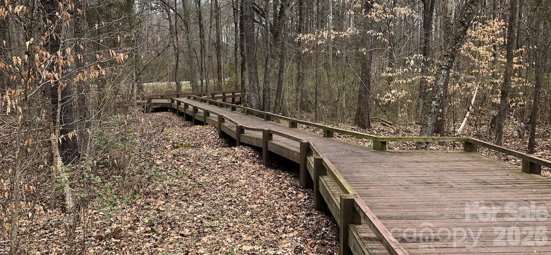 Yachtsmans Point - Land