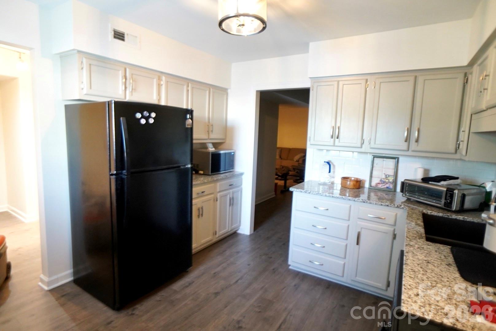 2705 N Center Street 36