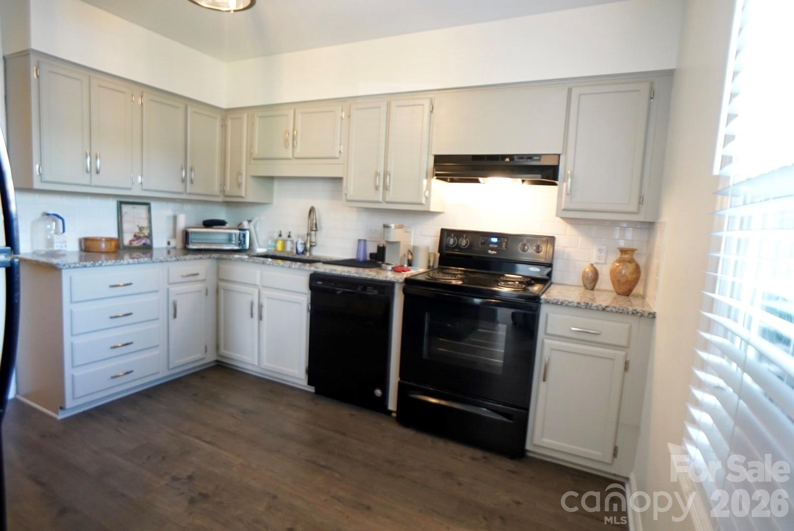 2705 N Center Street 36