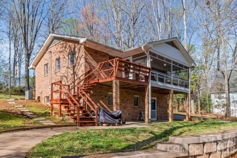 Photo of 8032 Lakeview Drive, Denver, NC 28037 (MLS # 4359388)