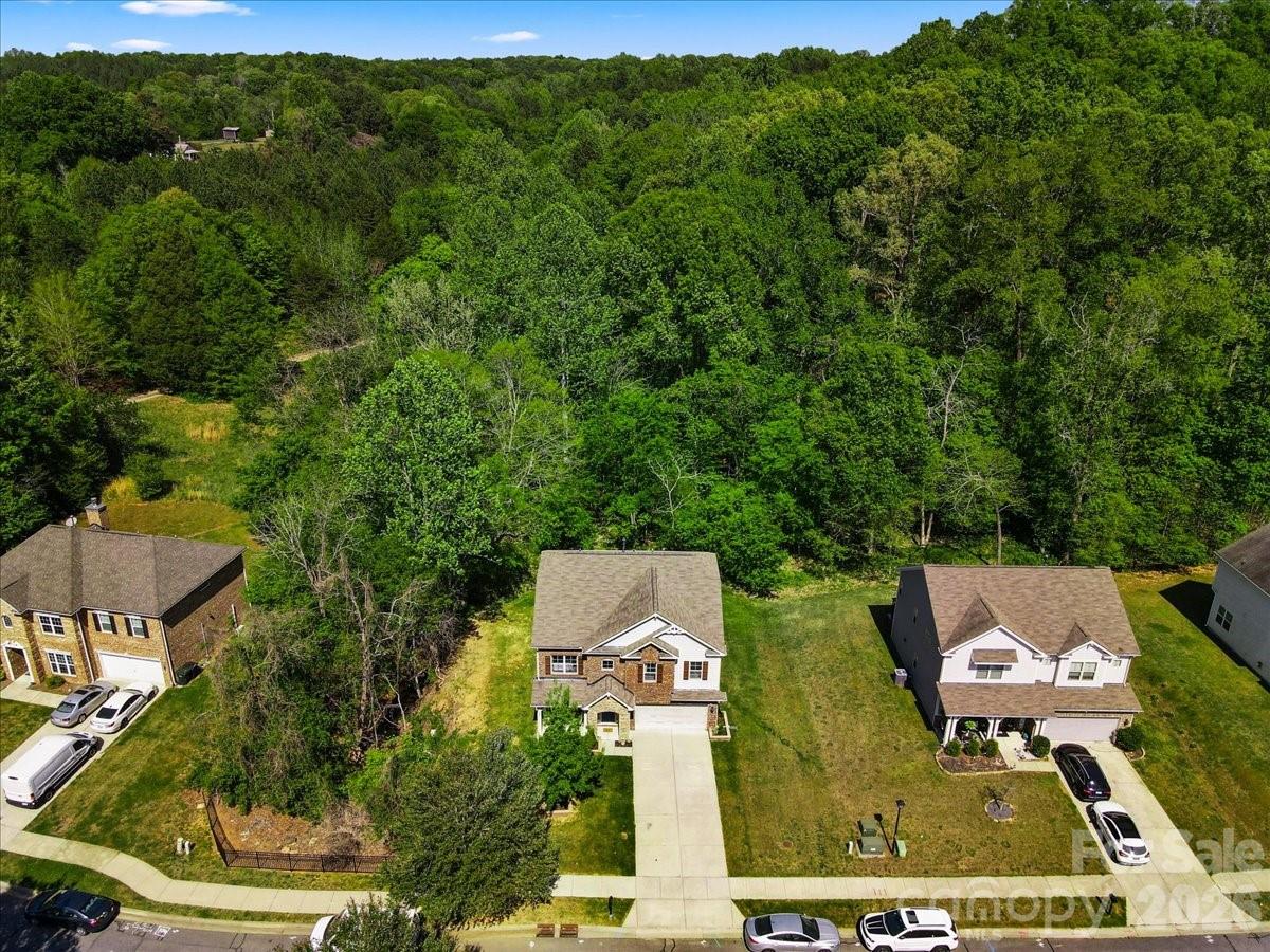 265 Meadow Oaks Drive SE