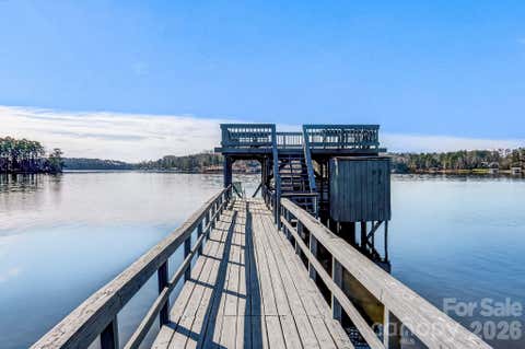 Photo for 254 N Shoreline Drive